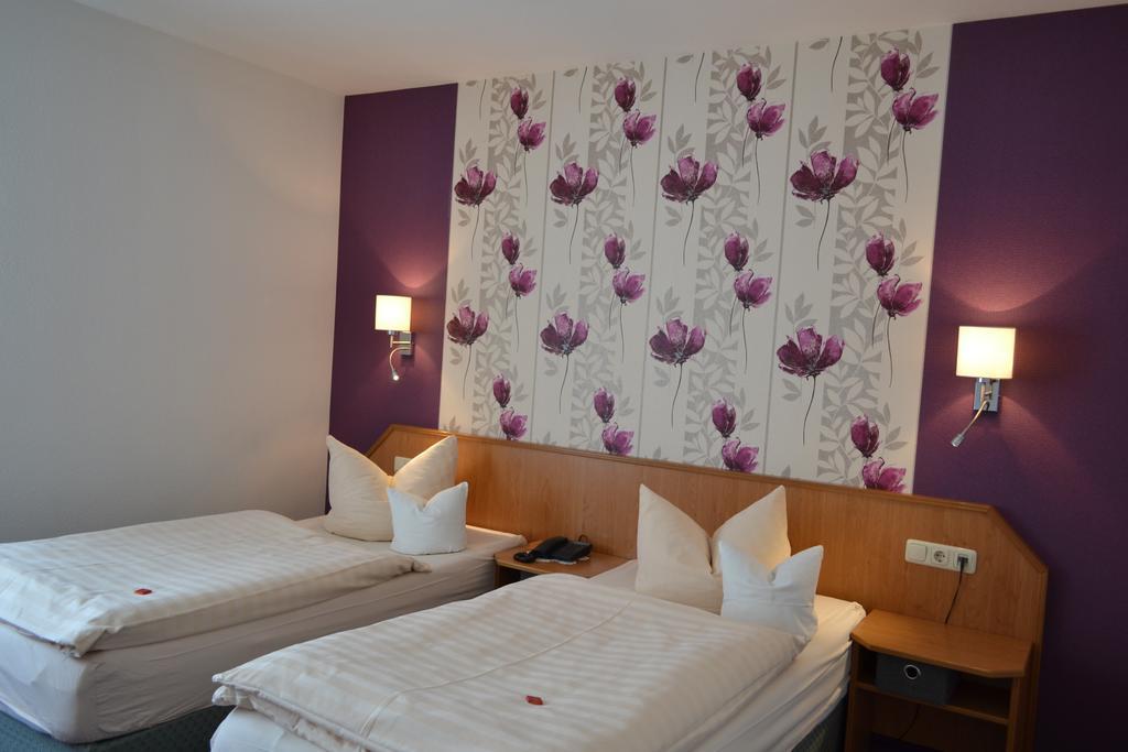 Hotel & Restaurant Zur Linde Фрайталь Экстерьер фото